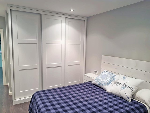Cómo renovar su dormitorio con muebles de madera a medida