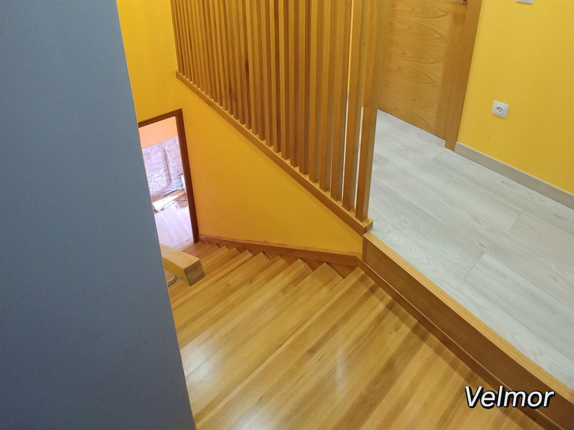 Escaleras y pasamanos de madera - Velmor